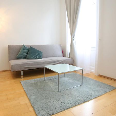 Downtown Bliss Modern Retreat With Free Parking And Fast Internet 600 Mbits Apartment Viena Exterior foto