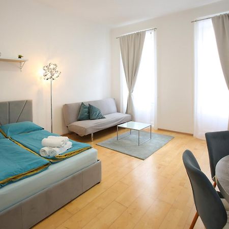 Downtown Bliss Modern Retreat With Free Parking And Fast Internet 600 Mbits Apartment Viena Exterior foto
