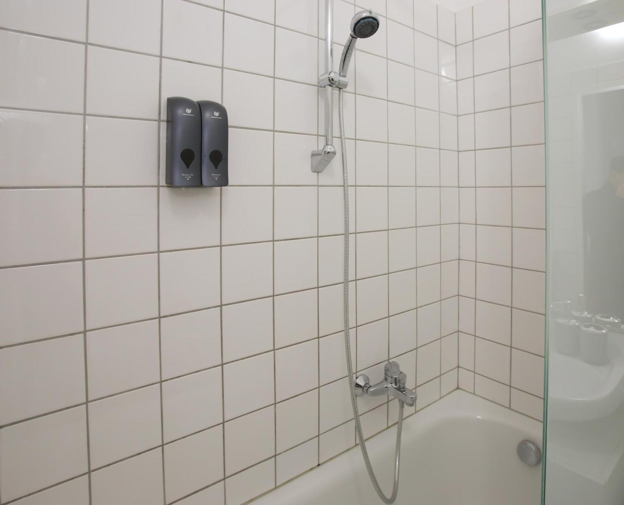 Downtown Bliss Modern Retreat With Free Parking And Fast Internet 600 Mbits Apartment Viena Exterior foto